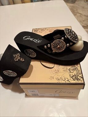 NWT Grazie Roaring Rhinestone jewels Wedge Sandals western cross bling 5.5 hot!
